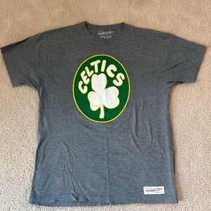 Boston Celtics Mitchell & Ness Grey Graphic Tee with Throwback Shamrock Logo - M